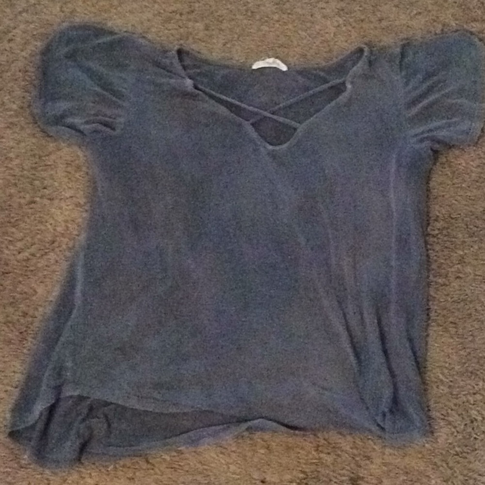 Purple t-shirt, short sleeves, crisscrossed